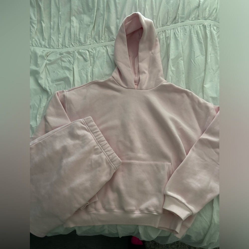 SKIMS Hoodie and Short Set. Cherry Blossom XL NWT PRICE FIRM
